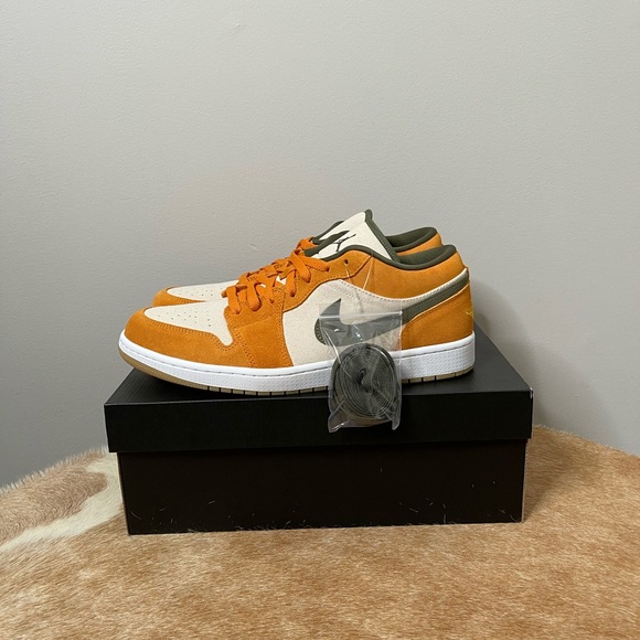 Jordan 1 Low Orange Olive - Picture 3 of 6
